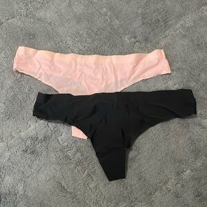 NWOT Le body 2 Pack Seamless Thongs